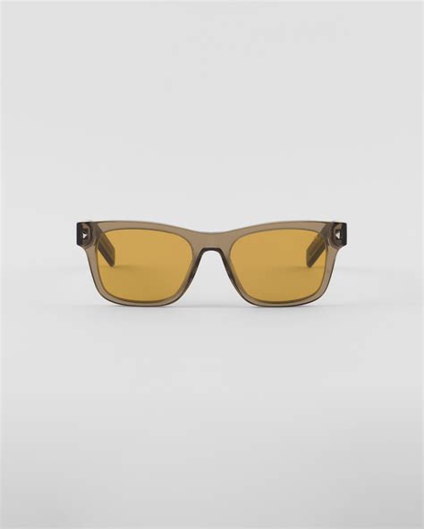 prada sonnenbrille alternative herren 2019|Sonnenbrille mit ikonischer Plakette aus Metall .